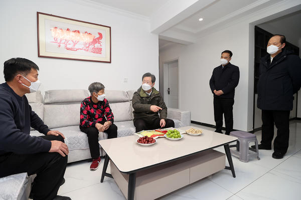 樓陽生到鄭州市滎陽市看望基層群眾時強調 用奮斗創造更加美好的生活