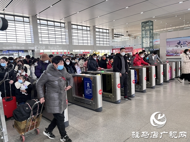駐馬店車務段：迎戰節后客流高峰 溫馨服務出行乘客