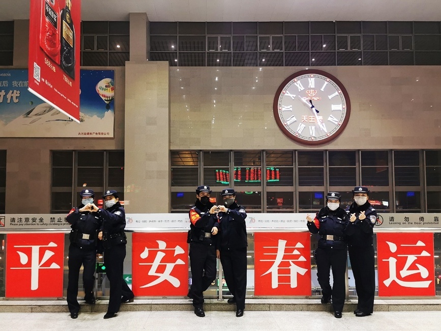  央媒觀豫｜春運路上的高鐵“鏗鏘玫瑰”