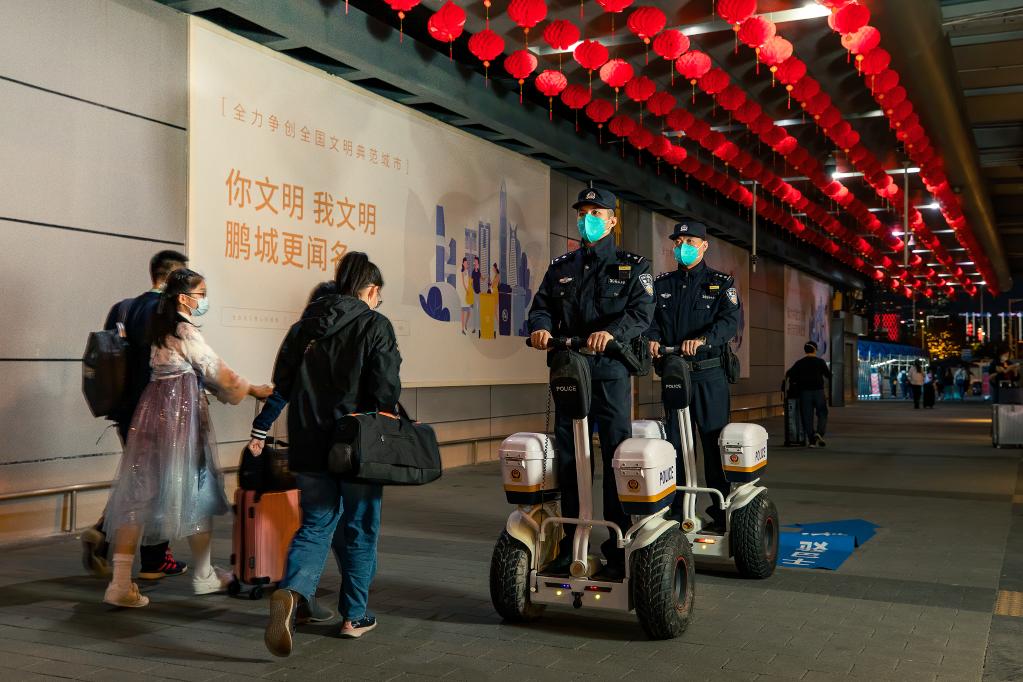 新華全媒+丨福“兔”慶團圓 “元”氣開新局——各地歡慶元宵節掃描
