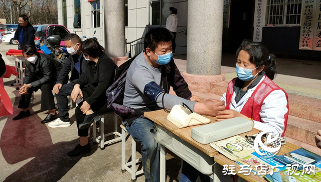 開發區翟莊社區開展文藝宣講和家庭醫生簽約服務義診進社區活動