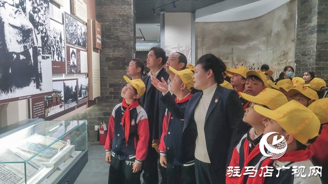 駐馬店實驗小學開展“緬懷革命先烈 傳承紅色基因”清明祭掃活動
