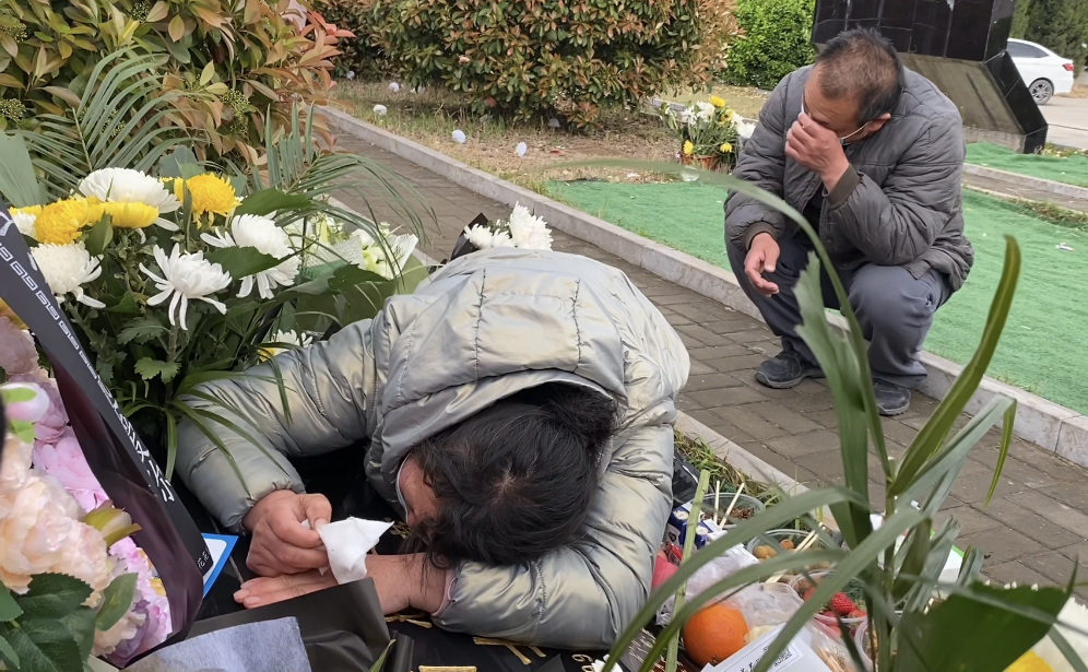 果凍和泡面，肖思遠父母帶給兒子的零食令人破防