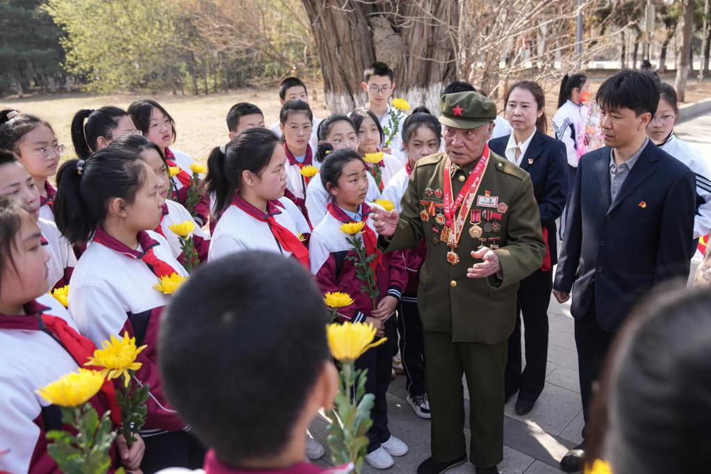 憶親人、祭先烈、踏青游——全國多地清朗過清明