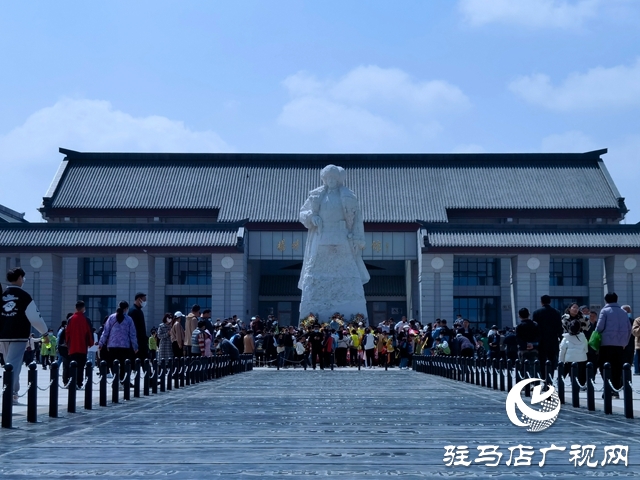清明寄哀思 民眾自發前往楊靖宇將軍紀念館內悼念