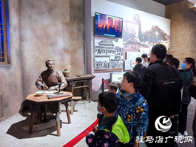 清明寄哀思 民眾自發前往楊靖宇將軍紀念館內悼念