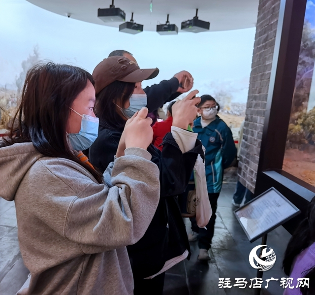 清明寄哀思 民眾自發前往楊靖宇將軍紀念館內悼念