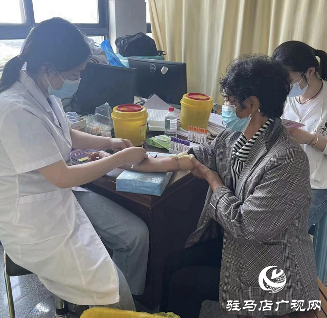 駐馬店市經濟開發區翟莊社區為65周歲以上老人免費體檢