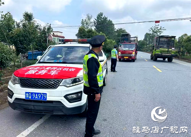 點贊！正陽交通執法人員護送迷路收割機