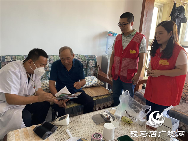 駐馬店經濟開發區翟莊社區開展“關愛老黨員入戶義診”活動