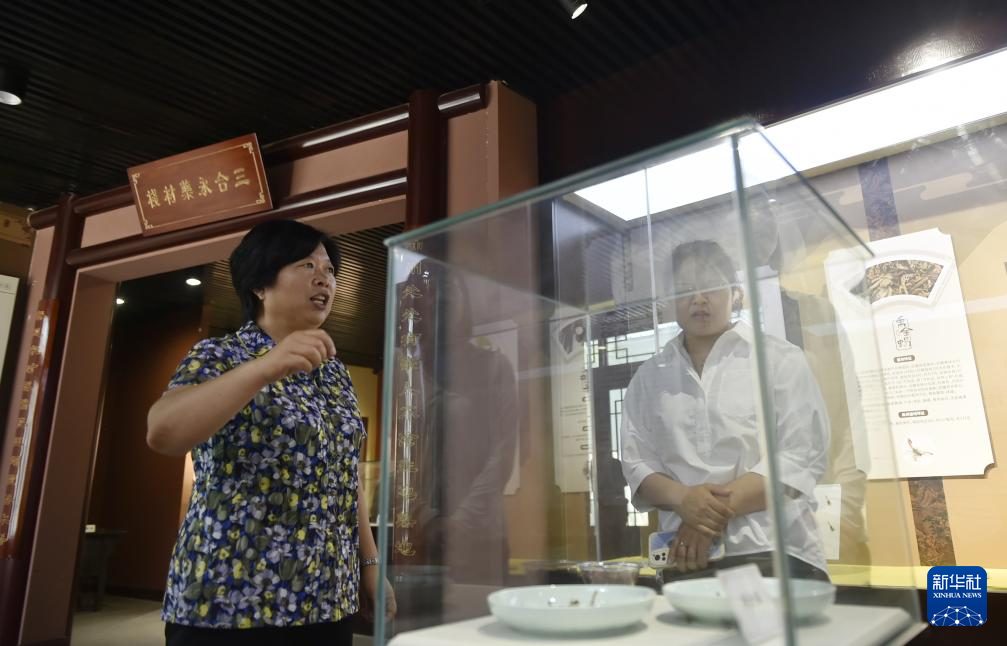 走進技藝傳習館 感受中藥材加工