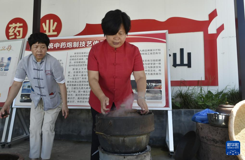 走進技藝傳習館 感受中藥材加工