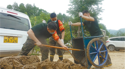 讓黨旗在防汛抗洪救災一線高高飄揚