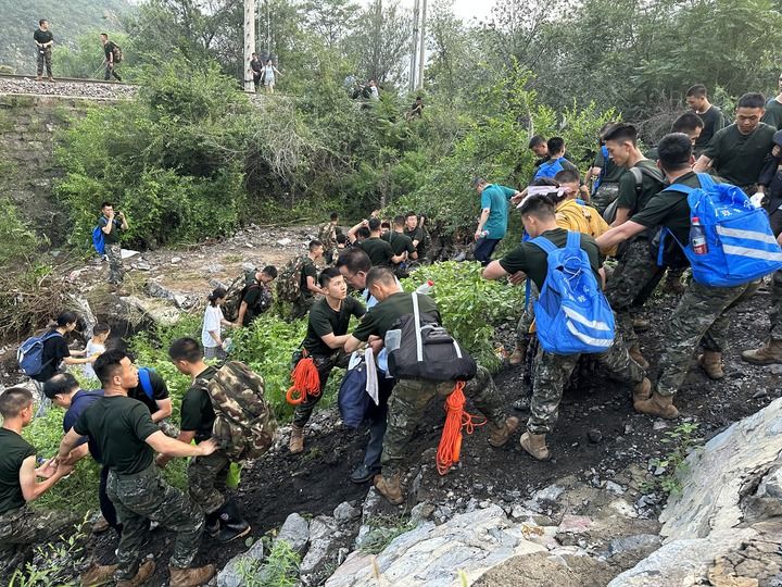 永遠沖不垮的“堤壩”——獻給投身抗洪救災的勇毅前行者