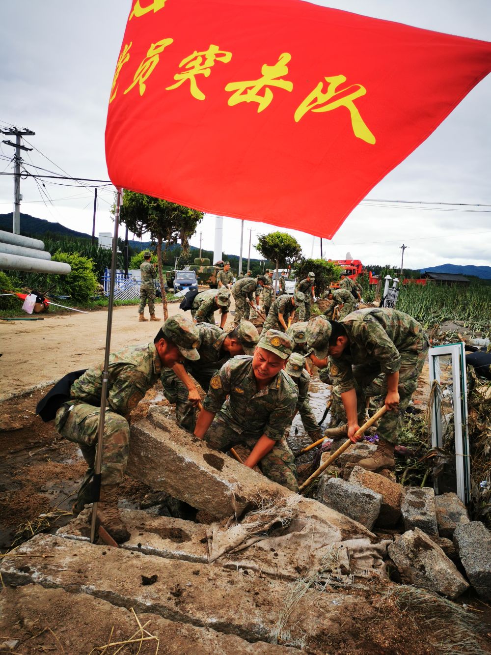 永遠沖不垮的“堤壩”——獻給投身抗洪救災的勇毅前行者