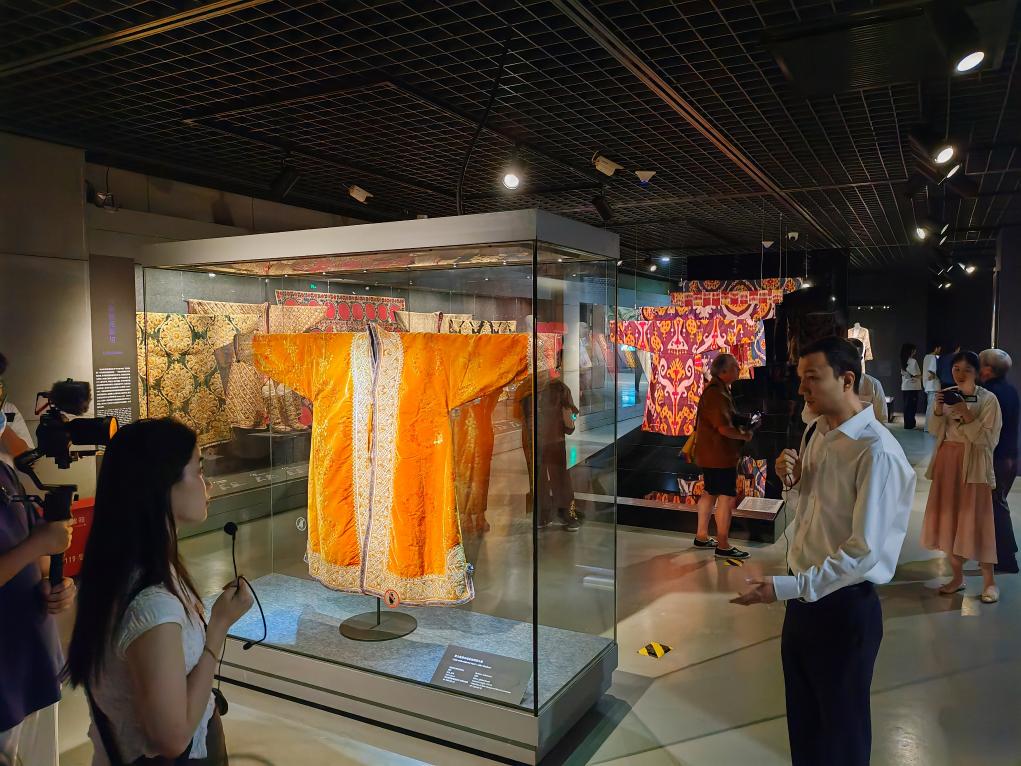 亞洲服飾展亮相杭州：霓裳五彩，東方貢獻