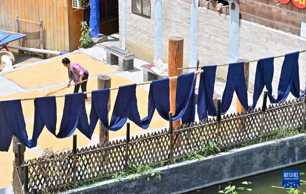廣西苗族這件衣服，一做就是一年