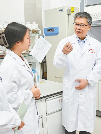 二〇二三年度全國教書育人楷模風采—— 躬耕教壇 強國有我