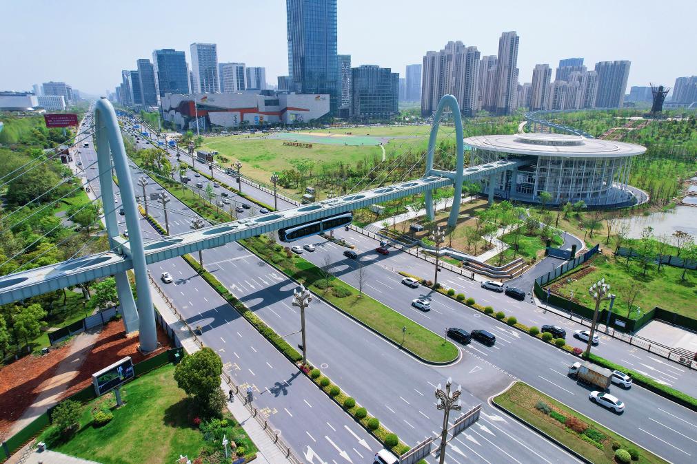 我國首條空軌線路開通運營