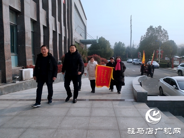 西平縣：隆冬自發贈錦旗，社區治理暖民心