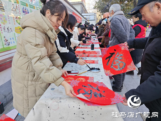 剪窗花、拓印門畫 駐馬店市第二實驗小學文化大禮送群眾