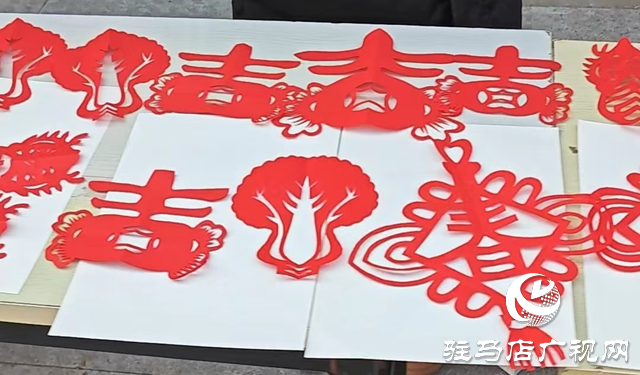 剪窗花、拓印門畫 駐馬店市第二實驗小學文化大禮送群眾