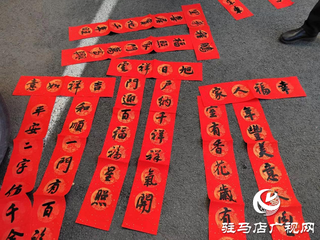 驛城區西園街道文明路社區：迎新春 送春聯 文化年貨暖民心