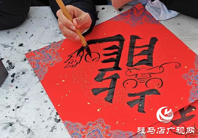 剪窗花、拓印門畫 駐馬店市第二實驗小學文化大禮送群眾
