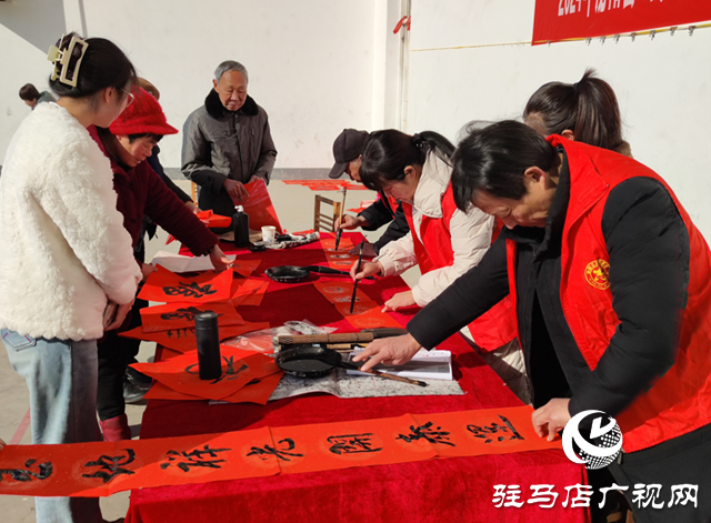 泌陽縣文聯、老體協舉辦“迎新年、寫春聯、送福千萬家”活動