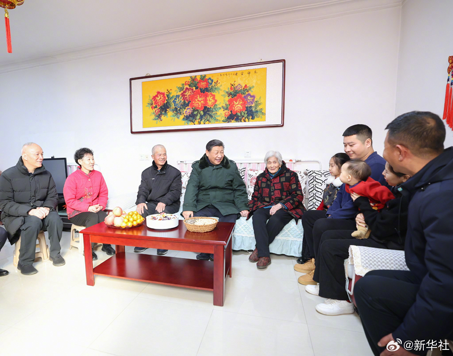 習近平春節前夕在天津看望慰問基層干部群眾
