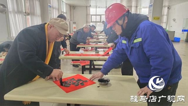 義寫春聯  “福”送萬家