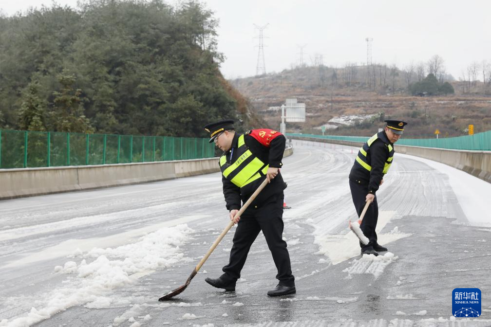 各地積極應對低溫雨雪天氣