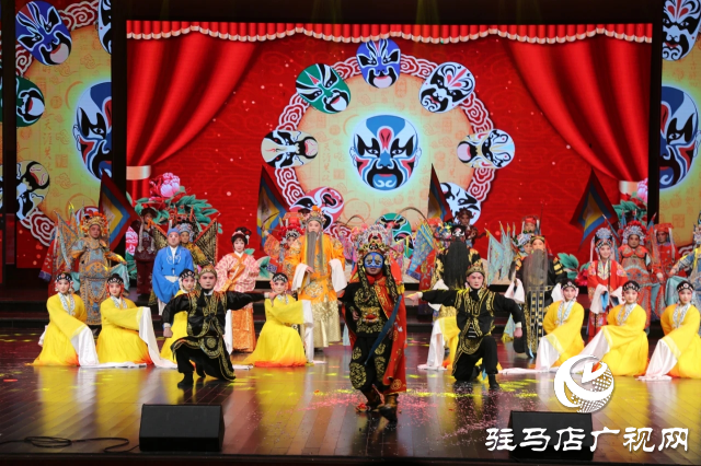 平輿縣2024年春節團拜暨“春暖摯地”文藝聯歡晚會舉行