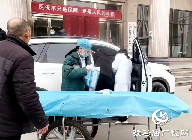 爭分奪秒！西平一產婦在私家車上分娩 醫護飛奔救治