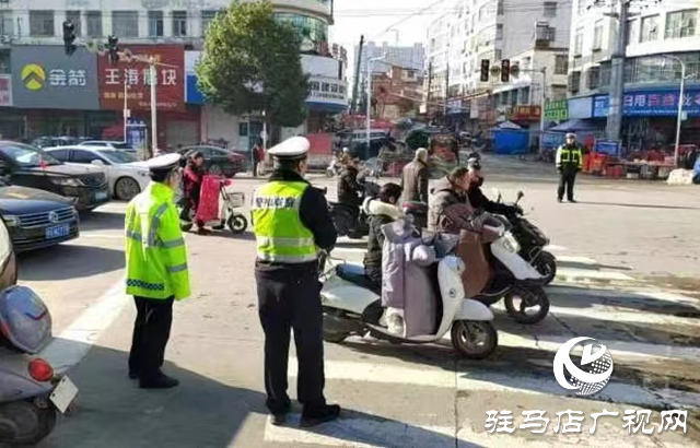 駐馬店交警：過節堅守崗位 守護平安“不打烊”