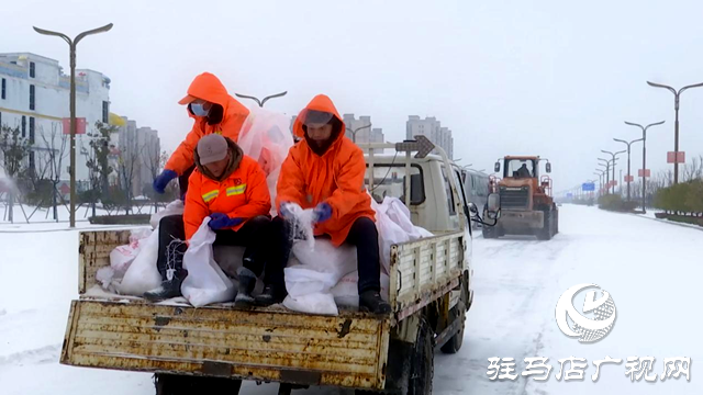 正陽縣公路事業發展中心緊急鏟冰除雪保暢通