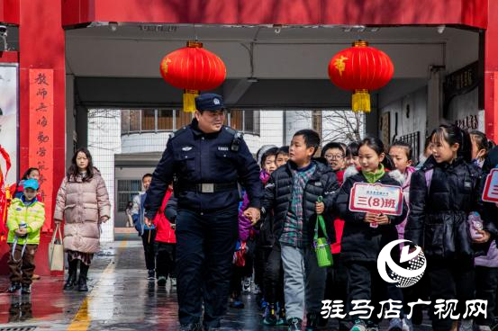 驛城區公安分局全力護航開學季