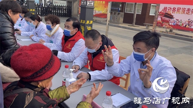 省衛生健康委“學習雷鋒好榜樣 志愿服務健康行”義診活動走進驛城區