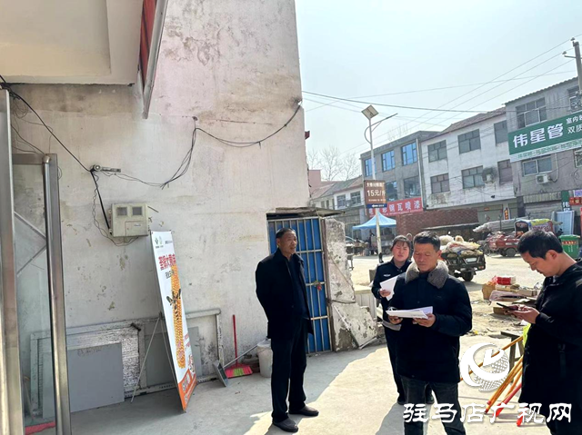 平輿縣十字路鄉：開展防盜窗、廣告牌排查拆除工作