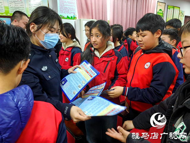駐馬店市公安局經濟開發區：民警送法進校園 警校攜手創平安