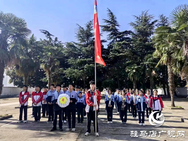 正陽縣退役軍人事務局聯正陽縣實驗中學開展清明節祭掃活動