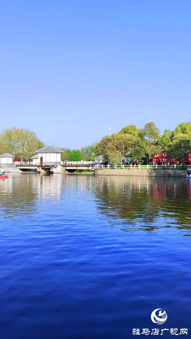 駐馬店：置地公園環境美如畫 市民愜意休閑園中游