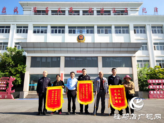 民警幫助討回欠薪 農民工送錦旗致謝