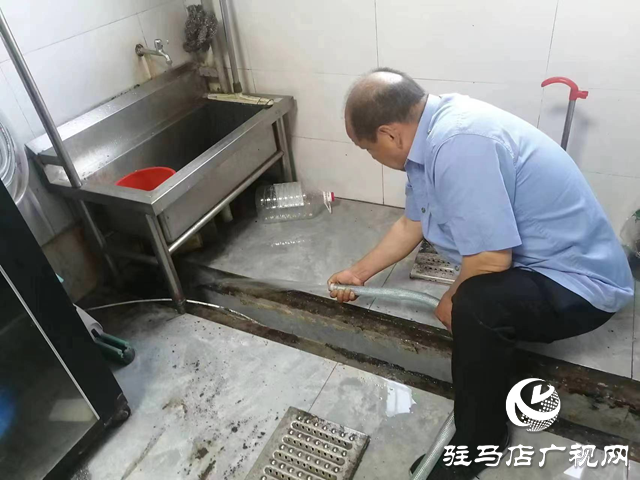 駐馬店車務段西平車站：開展環境衛生掃除 清清爽爽過五一