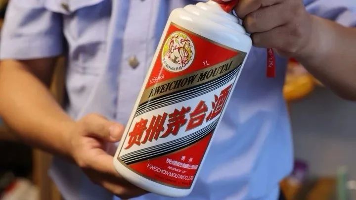 成本300元賣9000元？警方破獲重大銷售假茅臺酒案