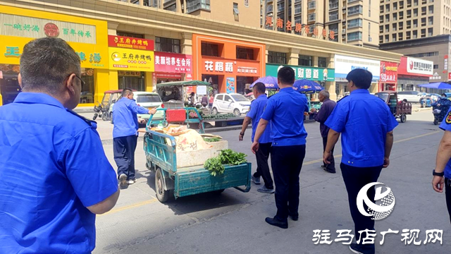 平輿縣： 疏堵結合治理“馬路市場” 守護城市“煙火氣”“文明風”
