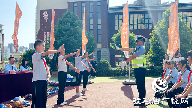 駐馬店市公安局交通管理支隊示范區大隊開展安全教育進校園活動
