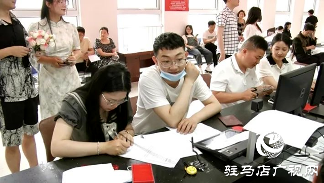 遂平縣：小滿節氣相遇情人節 新人扎堆領證迎美好