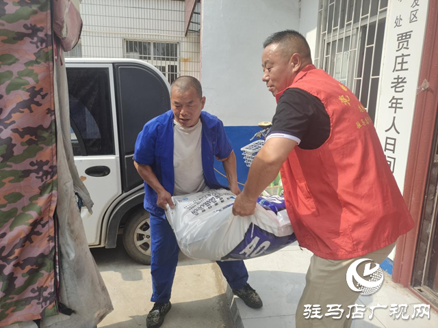 駐馬店經濟開發區賈莊居委會：助力夏種送化肥 精準幫扶暖民心