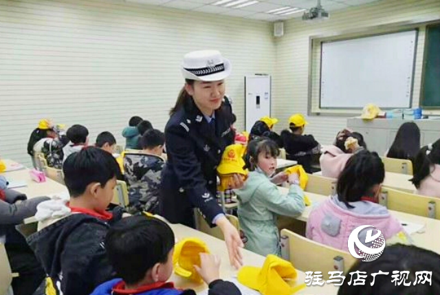 平輿縣公安局交警大隊車管所所長張飛：“車輿文化之鄉”平輿車管所巾幗帶頭人